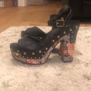 Chinese Laundry size six wedges